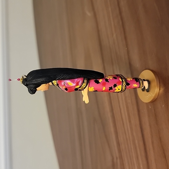 Chinese Barbie Dolls of the World 1997 - Picture 5 of 13